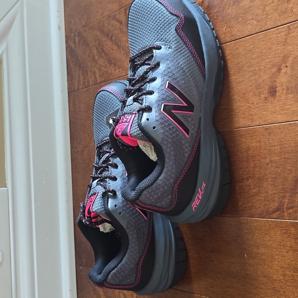 New Balance Women's 589v1 Industrial Shoe Pink And Gray 8.5 NWT - Picture 4 of 11